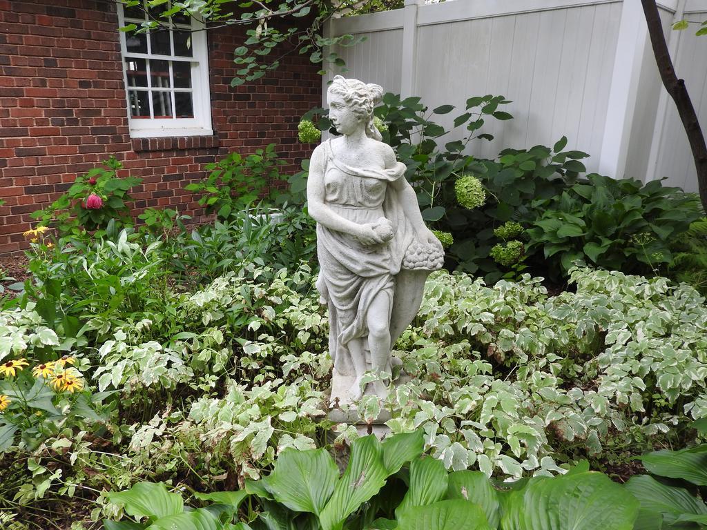Garden 3* Champaign
