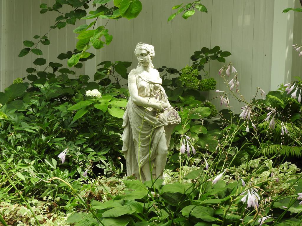 Garden 3* Champaign